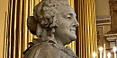 Екатеринодарская мраморная статуя Екатерины Великой (молодой Екатерины) стояла перед Екатерининским Зимним Дворцом в Екатеринодаре (= Краснодаре).