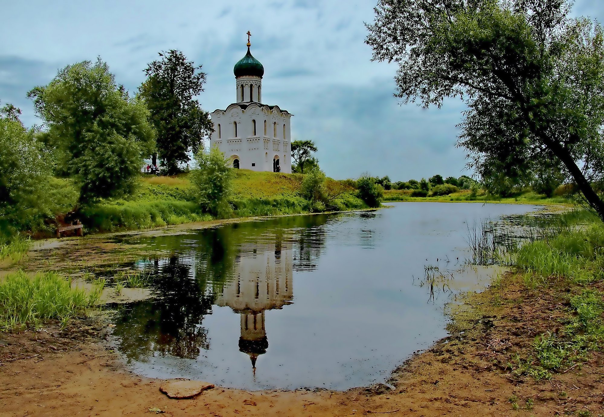 Пейзажи с храмами или церквями с рекой