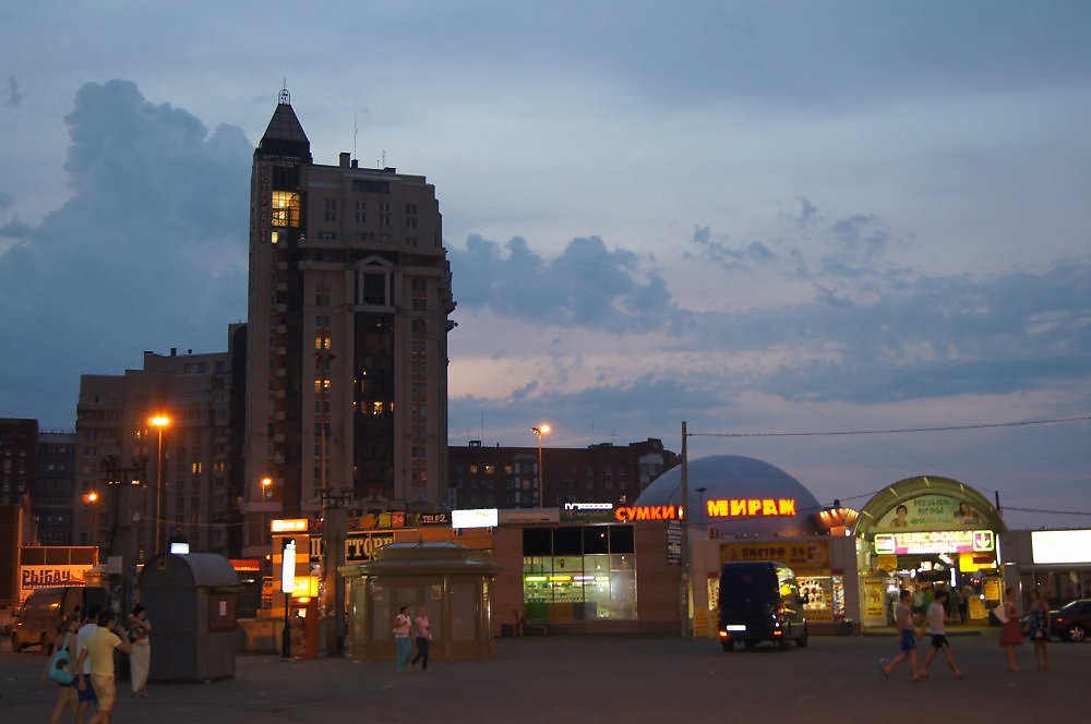 Метро озерки закрыто