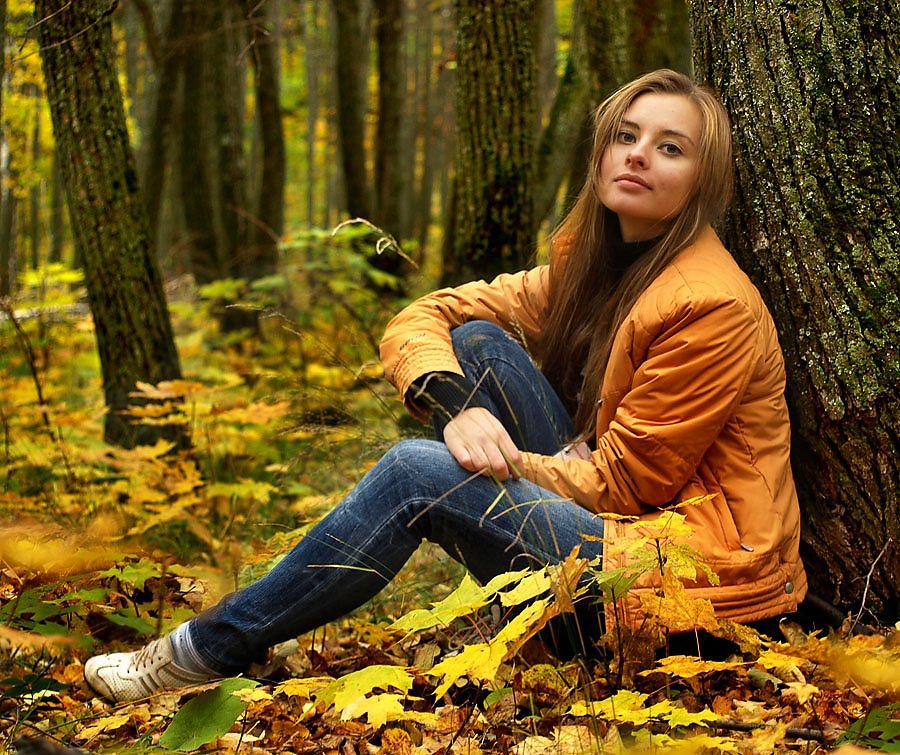 Главная роль осень. Фотосессия в лесу. Девушка в осеннем лесу. Фотосессия в осннемлесу. Осенняя фотосессия девушки.