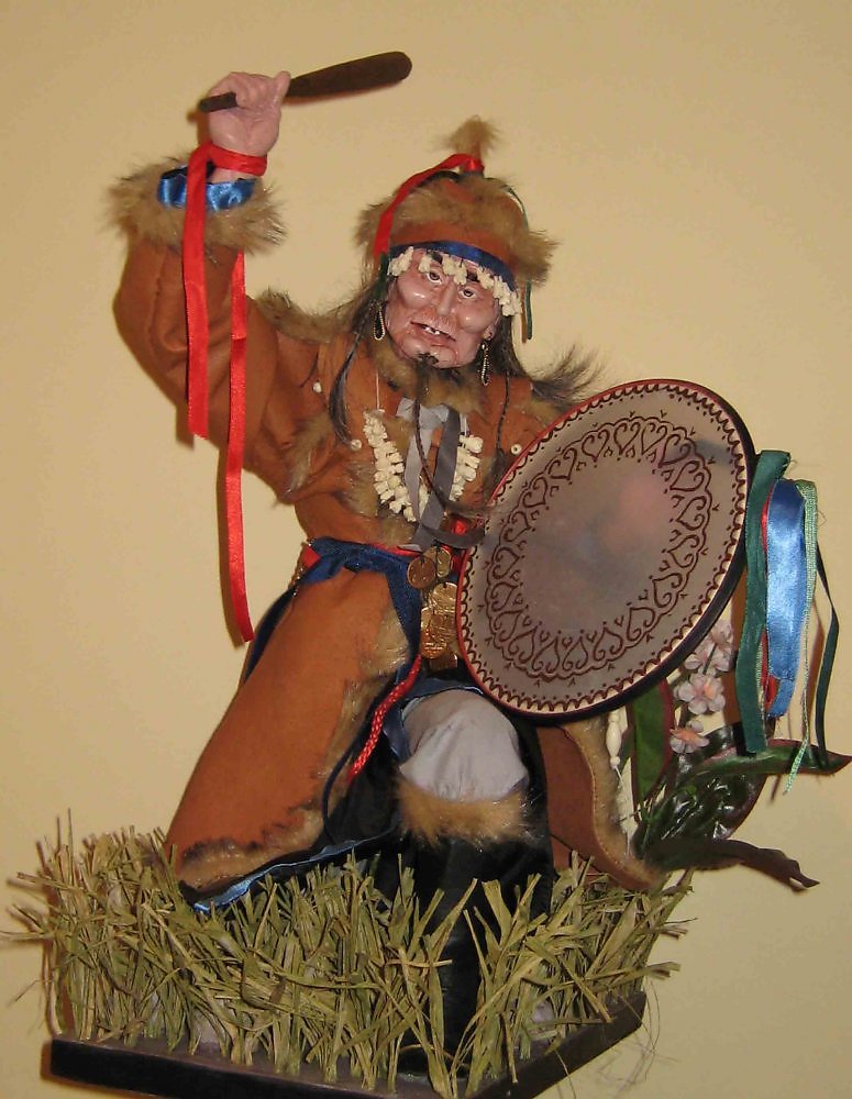 Шорцы шаманы. Кукла шаман нивх. Шаманский костюм эвенки. Кукла Ханты шаман кукла шаман.
