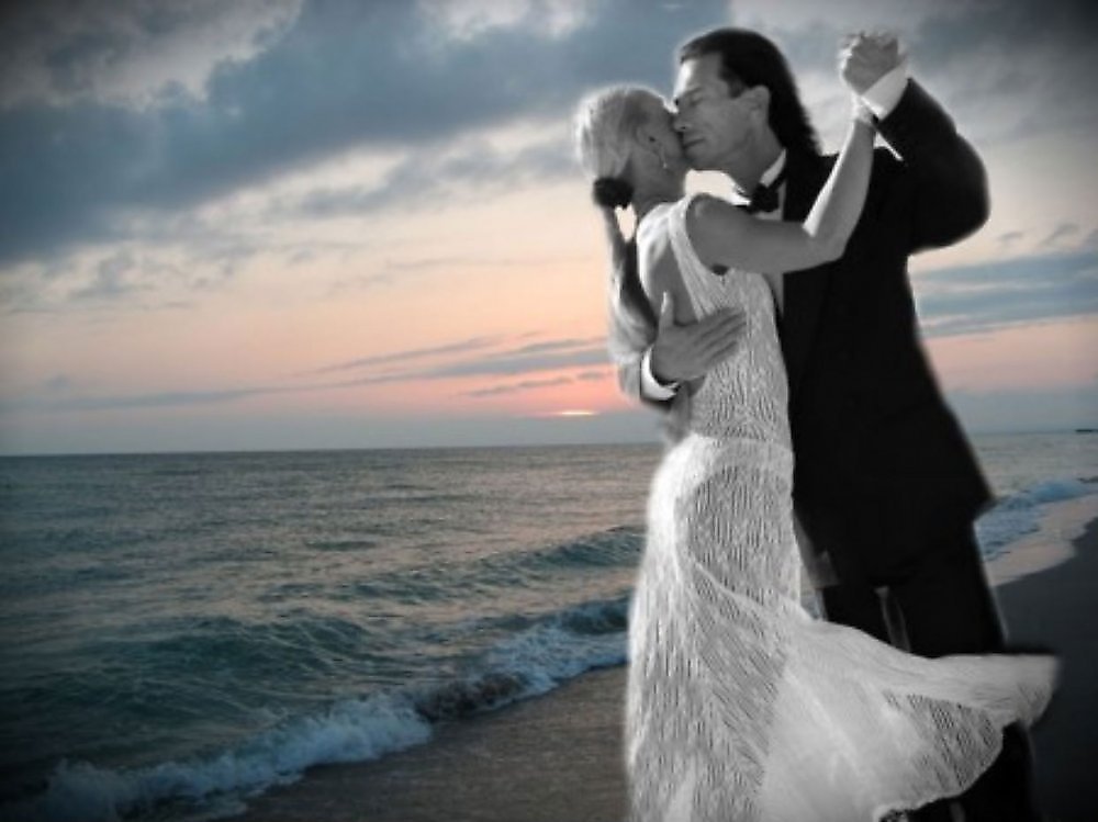 Другой белый танец. Белый танец. Танго на море. Белый танец любви. Танцы на берегу моря.