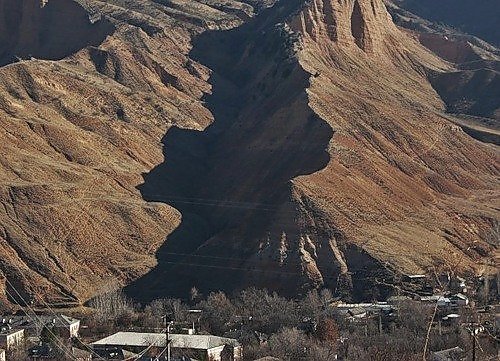 Кок сай киргизия. Кок сай талас. Кок сай. Город майлуу суу. Кок сай талас.