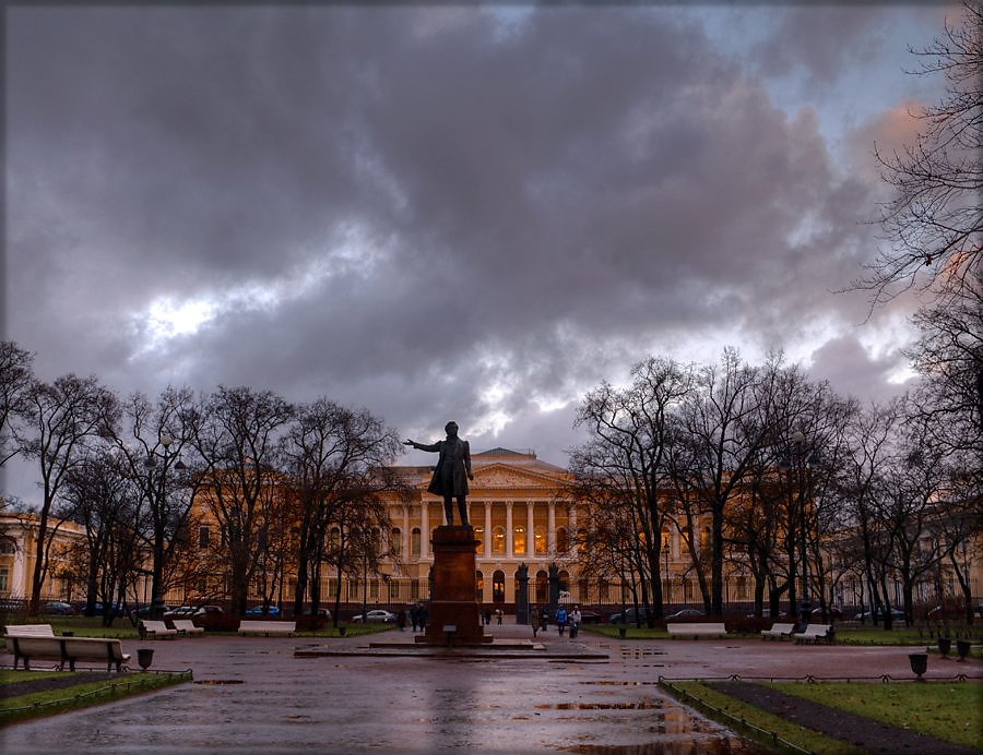 Площадь искусств питер