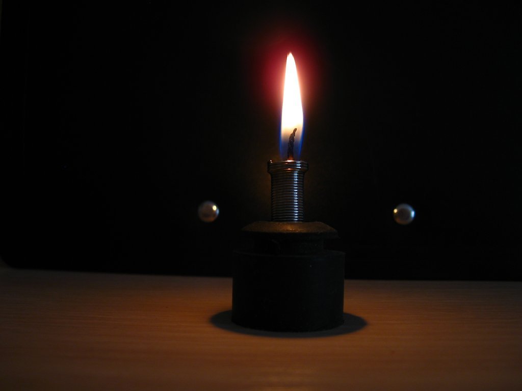 Песня черная свеча. Свеча черная. Горящие черные свечи. Свеча догорела до конца. Чёрная свечка в Альфа.