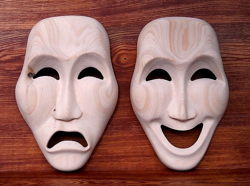Купить маски взрослому. Веселая маска. Деревянная маска. Деревянная маска Театральная. Маска трагедии и комедии.
