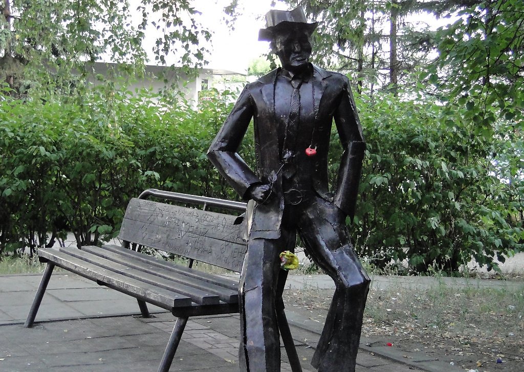 Женщина осквернила памятник в барнауле. Женщина осквернила памятник в барнауле. Женщина осквернила памятник в барнауле. Памятник репрессированным в барнауле. Памятник ленину в барнауле.