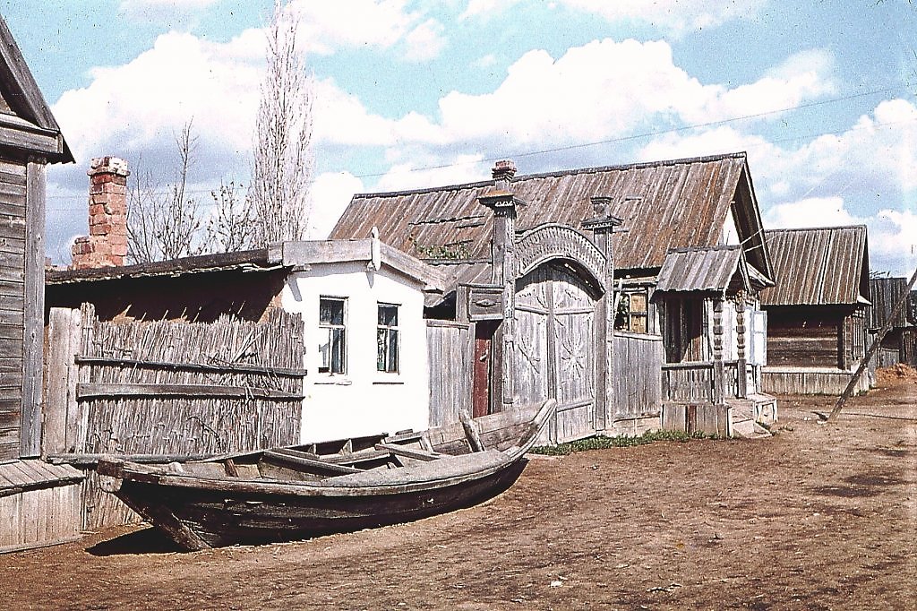 Астрахань володарский район зеленга. С зеленга володарский район астраханская область. Астрахань база зеленга. Теплоход зеленга. Зеленга.