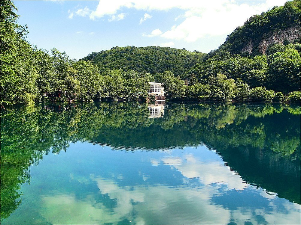 Озеро в минеральных водах