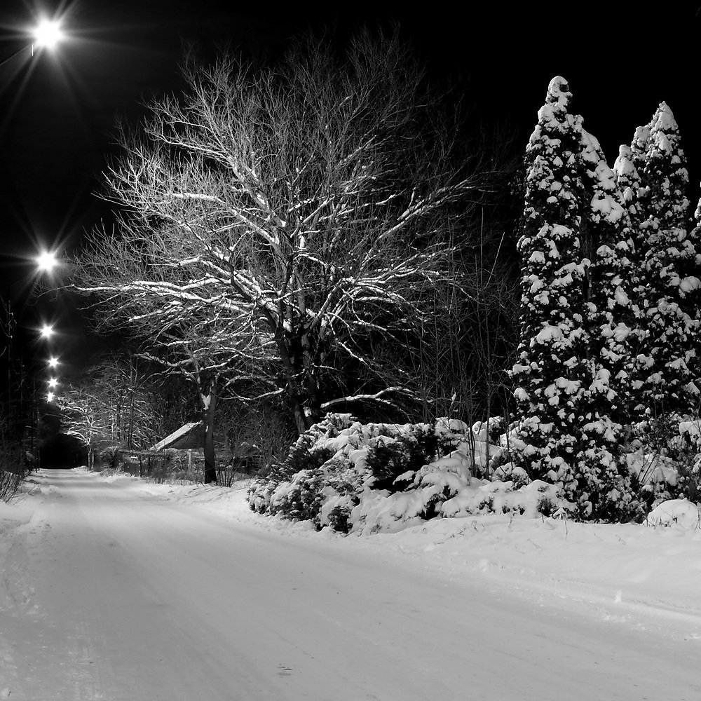 Зима ночь. Снег ночью. Зимняя ночь в деревне. Ночная зима. Сяду в сугроб