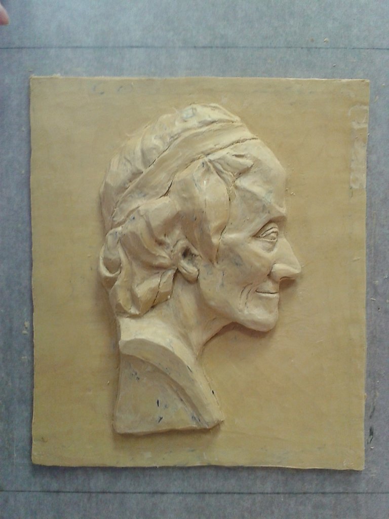 Голова из пластилина 6. Портретная скульптура рельеф. Рельефный портрет. ПЛАСТИЛИНОВЫЙ барельеф. Скульптура портрет пластилин.