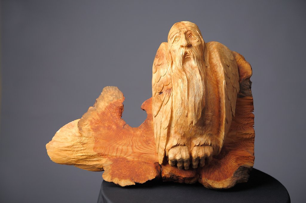 Какой скульптор сделал свою копию из дерева пересадив свои зубы и волосы