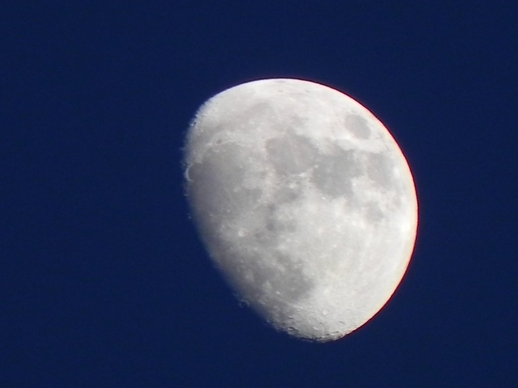 Какая была луна 14. Луна крупным планом. Фото Луны крупным планом. Луна крупным планом днём. Сфера фото Луны.