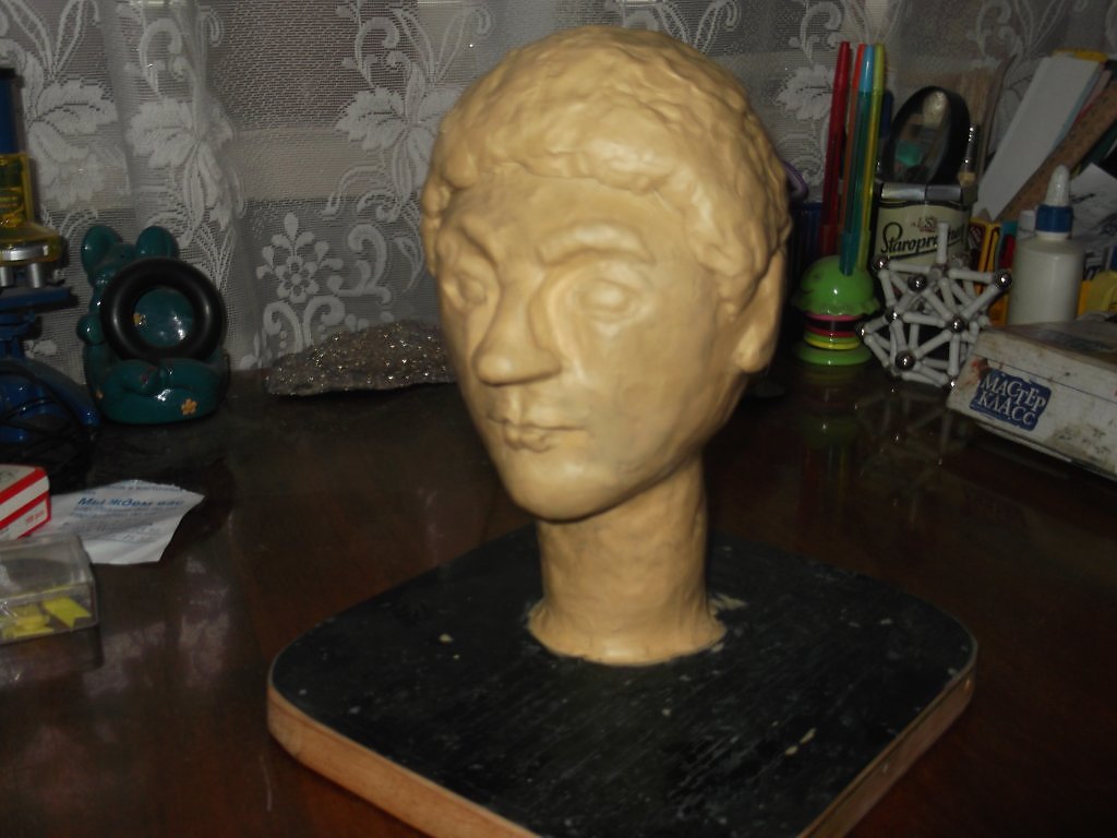 Голова из пластилина 6. Голова из скульптурного пластилина. Скульптура лепка головы человека. Скульптура человека из пластилина. Лепка головы из скульптурного пластилина.