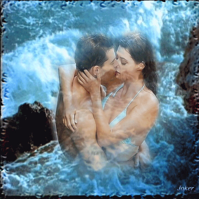 Океан и про любовь. Мужчина и женщина любовь. Любовь в воде. Любовь и страсть в воде. Объятия влюбленных.