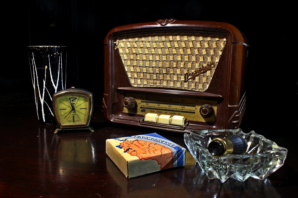 Сайт старое радио. Старое радио. Старое радио с часами. Галерея старого радио. Аватарка старое радио.
